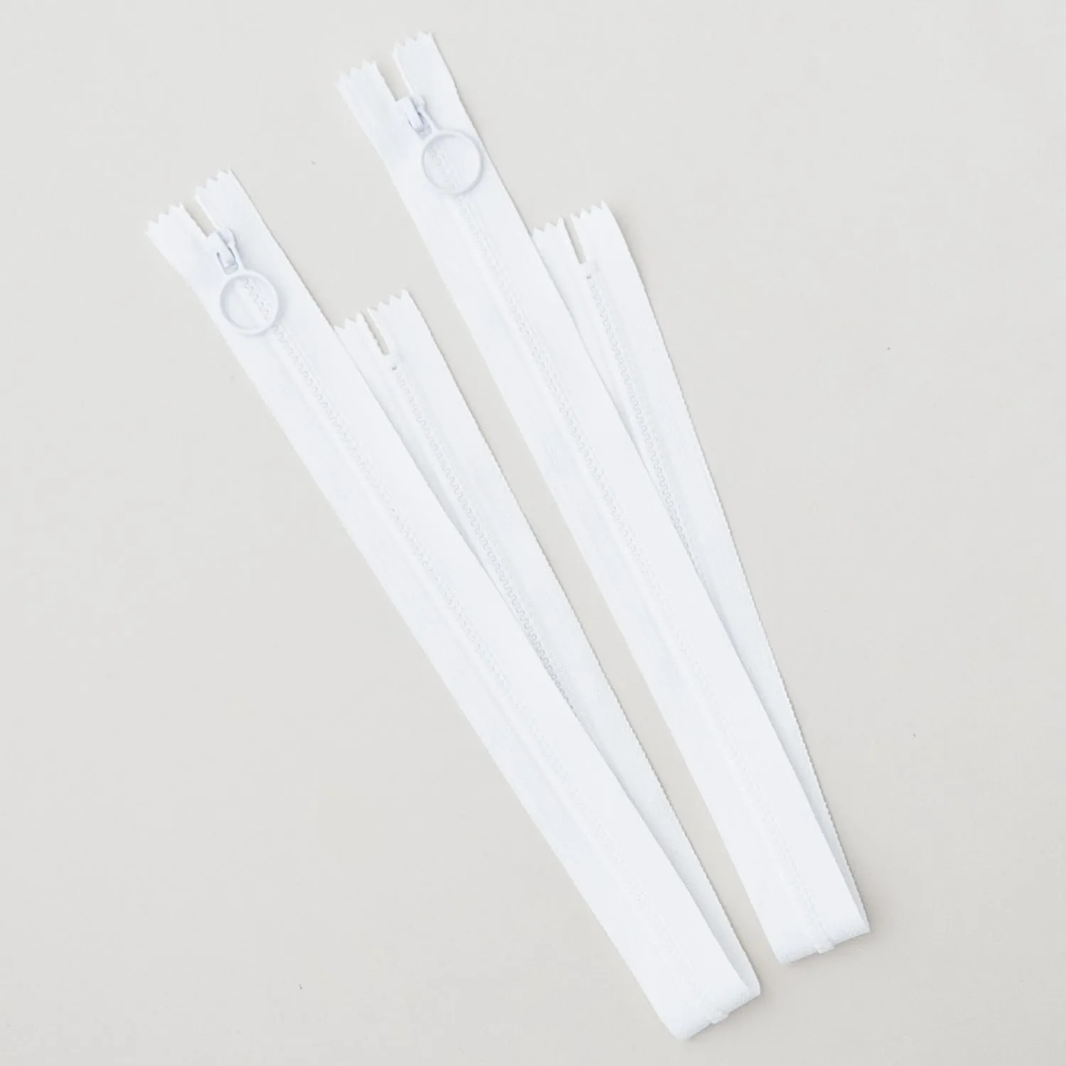 20" Hoop Pull Zipper - White - Two Pack