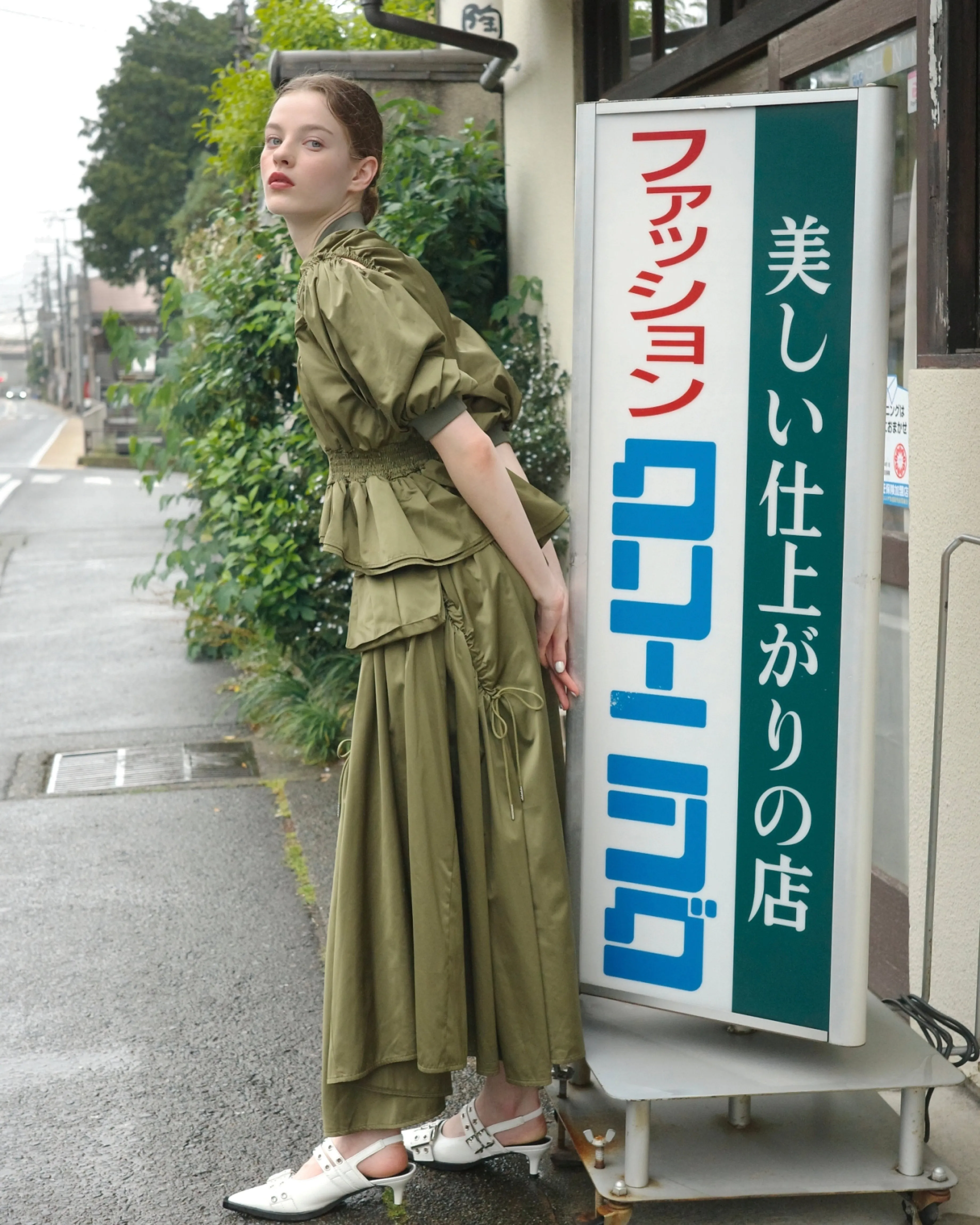 BIG POCKET GATHER SKIRT (KHAKI)