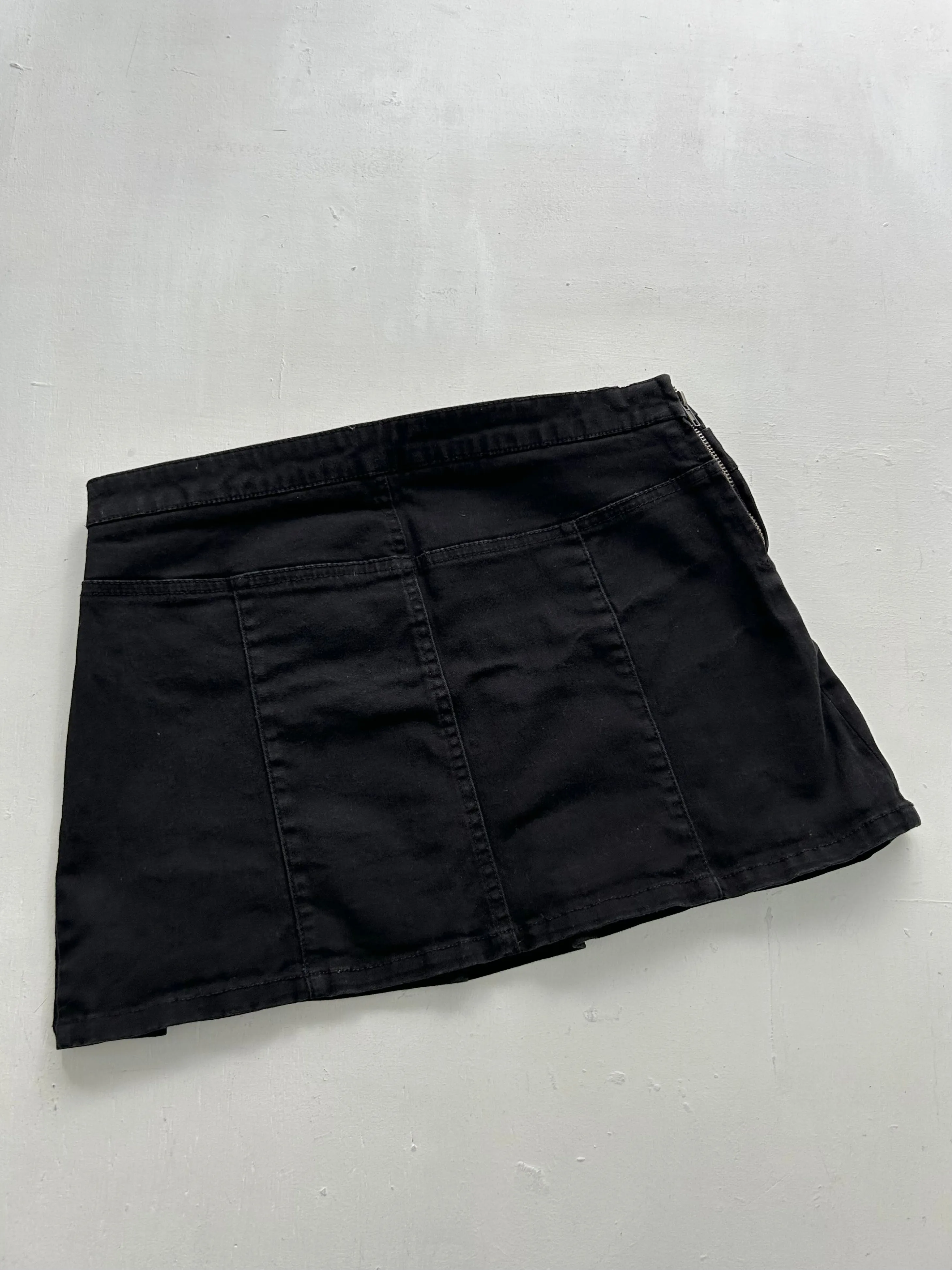 Black low rise denim jean mini / micro school pleated skirt 90s y2k vintage (XS/S)