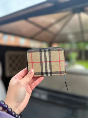 Classic zipper card holder