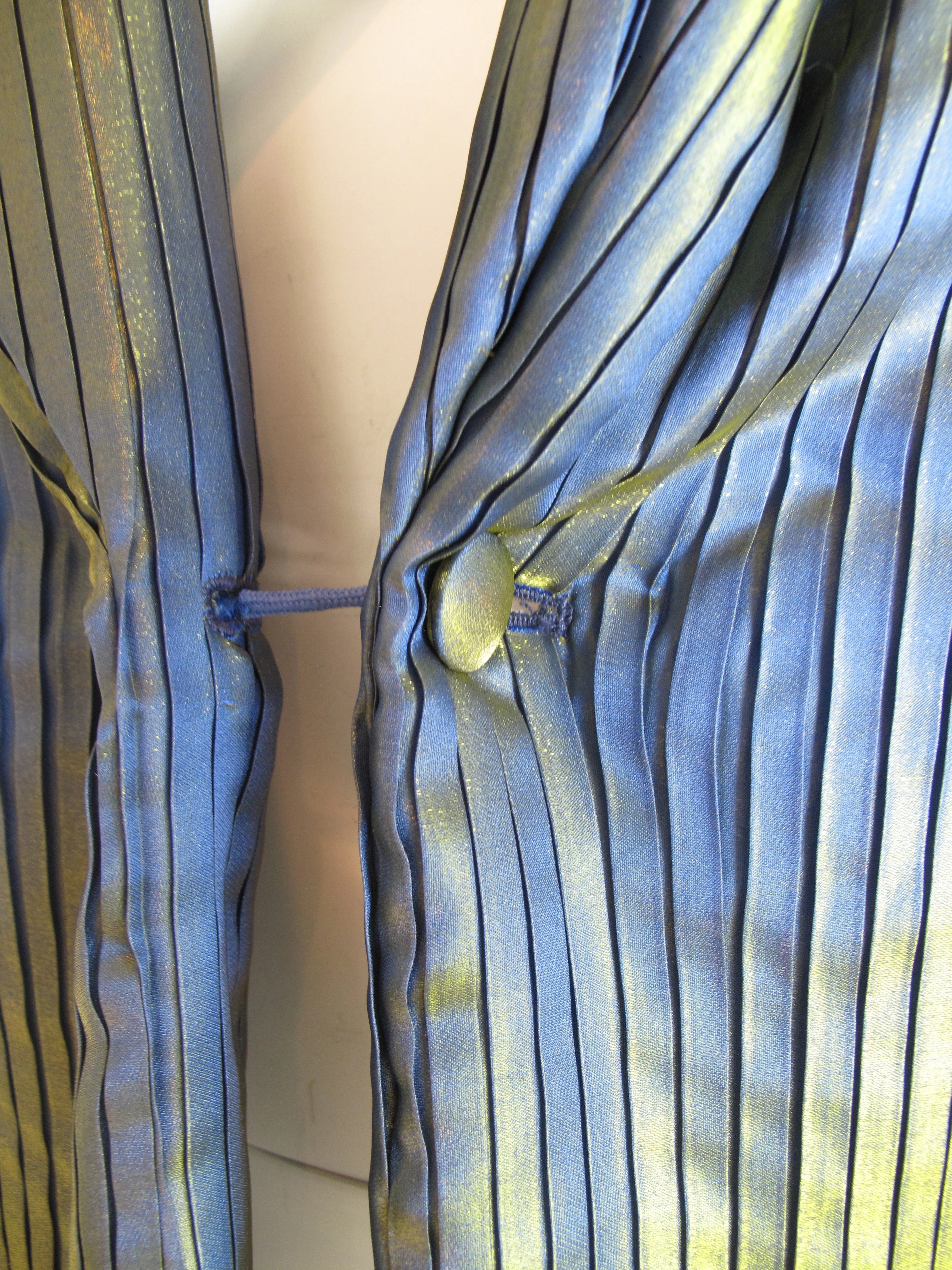 ROMEO GIGLI Iridescent pleated jacket