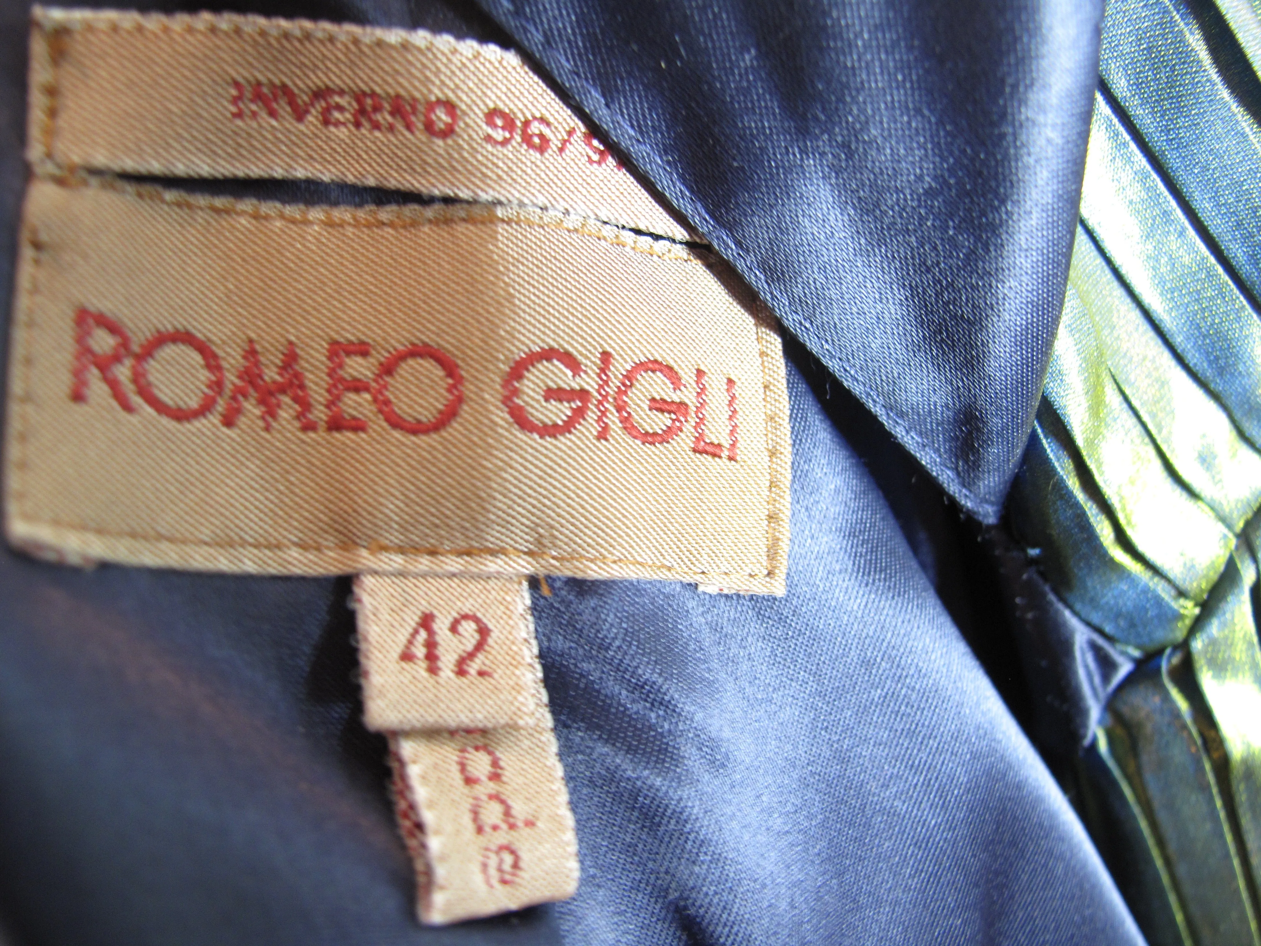 ROMEO GIGLI Iridescent pleated jacket